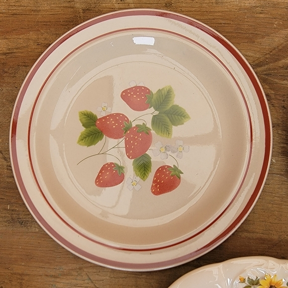 2 Strawberry Ironstone Plates - Picture 2 of 4